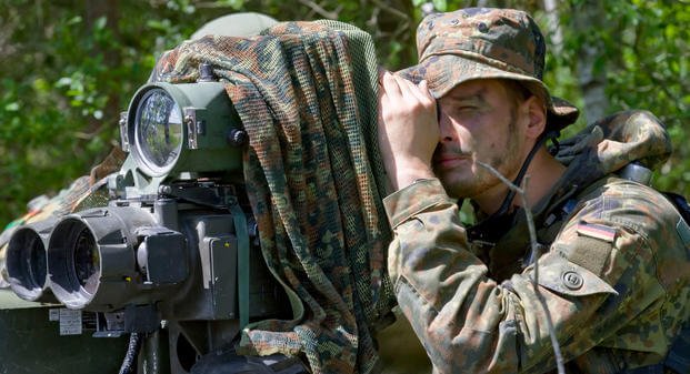 German army Upper Cpl. Andre Schadler scans the battlefield for threats with a thermal sight during the first day of training at the Great Lithuanian Hetman Jonusas Radvila Training Regiment, in Rukla, Lithuania, June 10, 2015. (Photo: U.S. Army Sgt. James Avery)