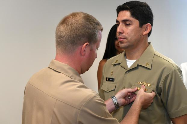 Peruvian Lt. Eder Suclla, right, was awared the Surface Warfare Officer (SWO) qualification by USS Zephyr (PC 8) Commanding Officer Lt. Cmdr. (U.S. Navy/Mass Communication Specialist 2nd Class Michael Hendricks)