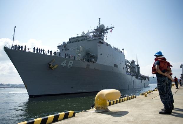 The amphibious dock landing ship USS Ashland (LSD 48) arrives in port at Commander, Fleet Activities Sasebo.