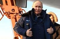 Russian President Vladimir Putin gets off a Tu-160M strategic bomber